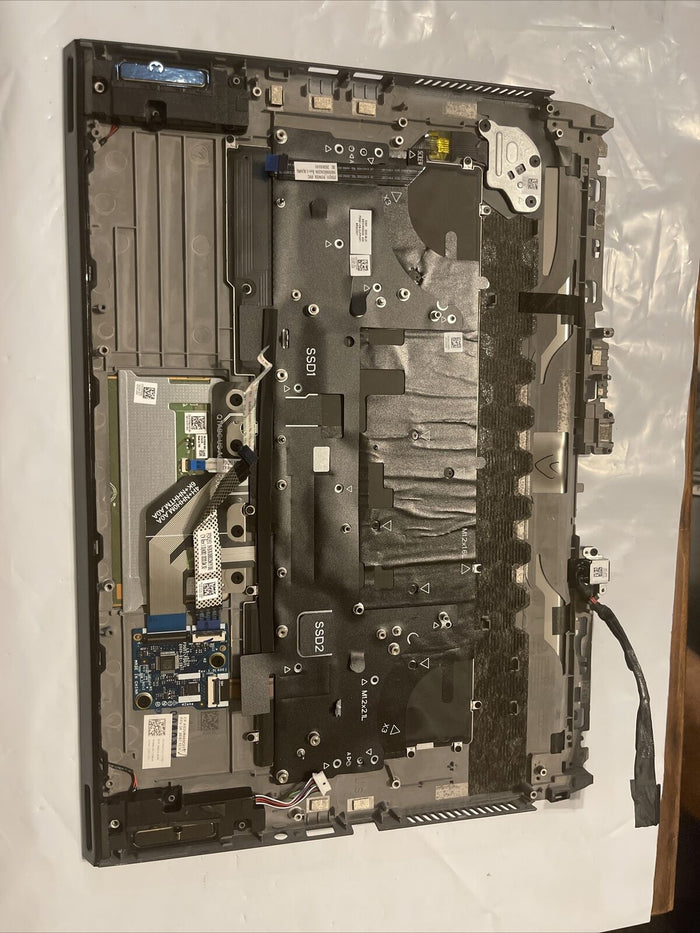 Dell Palmrest Keyboard Alienware15 M15 R3 Speakers/ extras 3DYGJ 03DYGJ H1 P7 T1