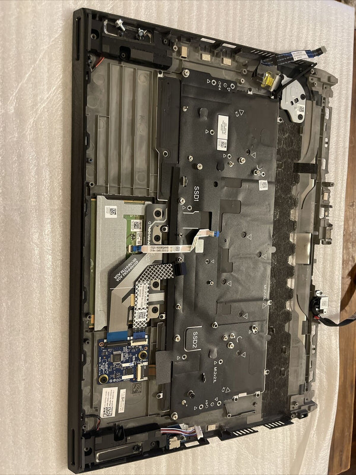 Dell Palmrest Keyboard Alienware15 M15 R3 Speakers/ extras 3DYGJ 03DYGJ P5 H1