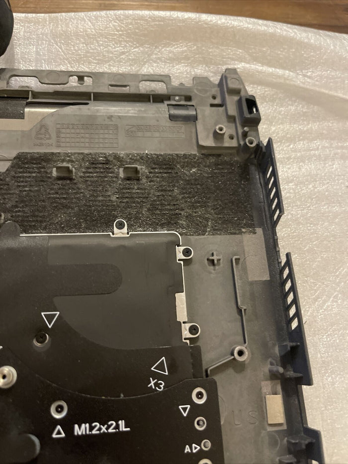 Dell Palmrest Keyboard Alienware15 M15 R3 Speakers/ extras 3DYGJ 03DYGJ P5 H1
