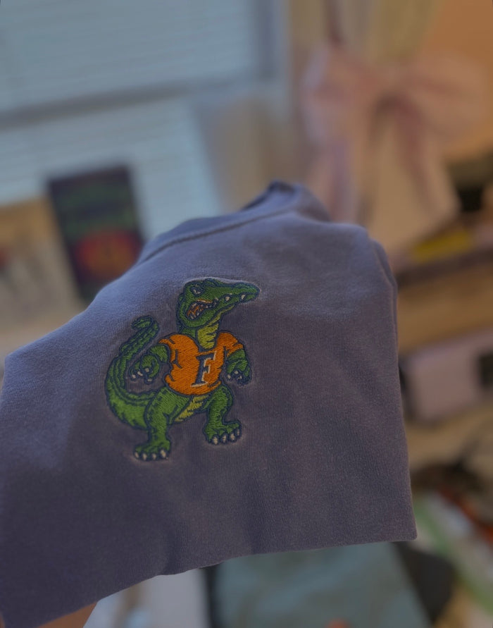 Gator Mascot Embroidered Tshirt size youth small