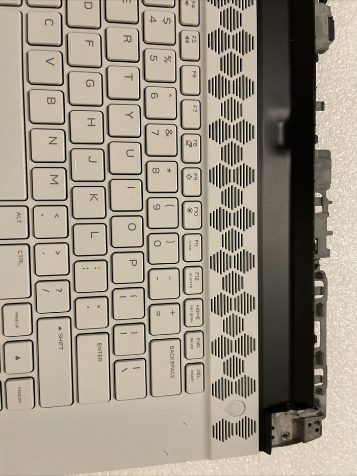 GENUINE Alienware M15 R2 Palmrest Keyboard Speakers / Extras MVM8D 0MVM8D H2 H2
