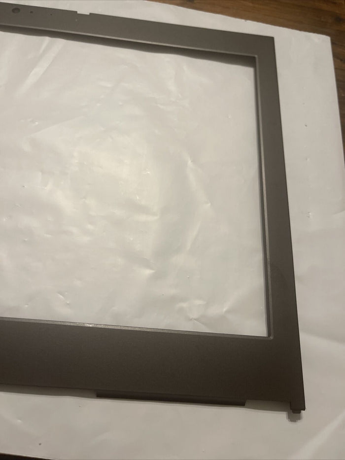 Genuine Dell Precision M4700 LCD Front Trim Bezel W/ Cam Port - G7HYV 0G7HYV N3