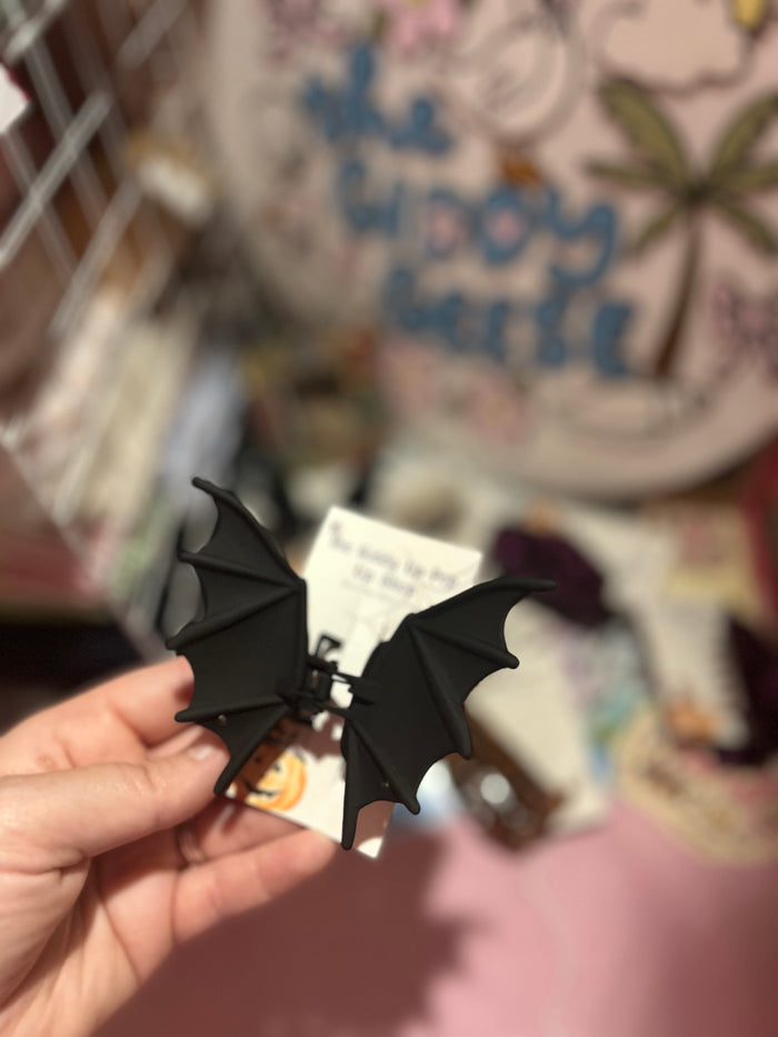 Matte Metal Bat Wing Hair Claw