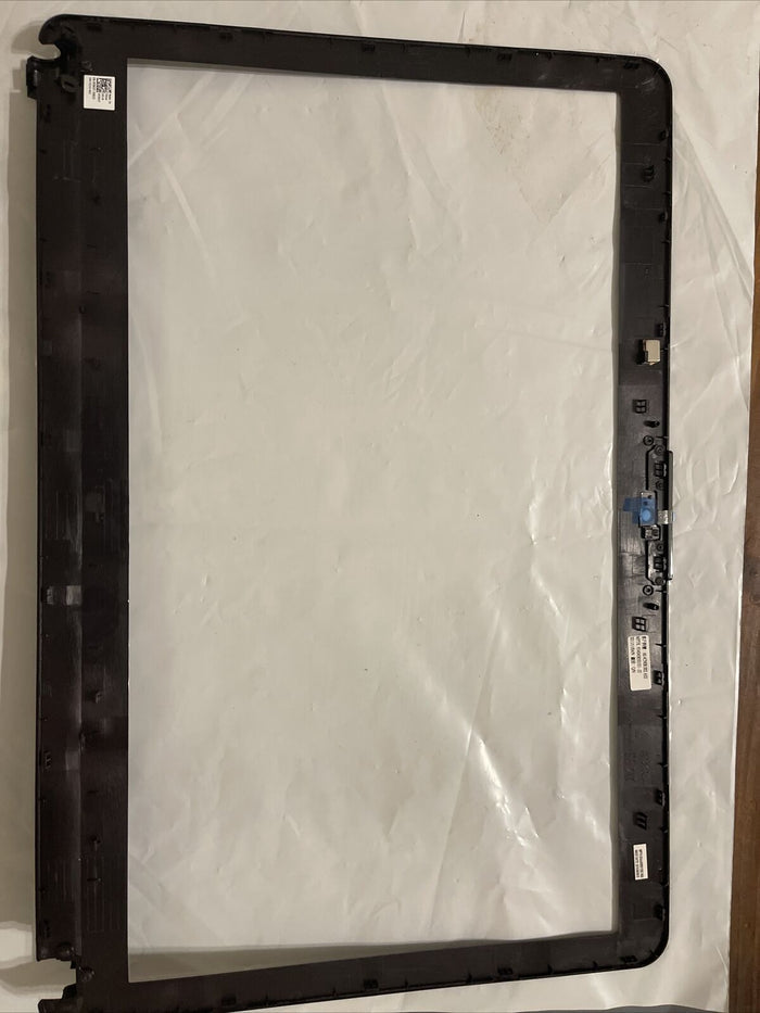 New Dell Inspiron 1750 17.3" Front LCD Bezel W/ Camera Space F662T 0F662T N1