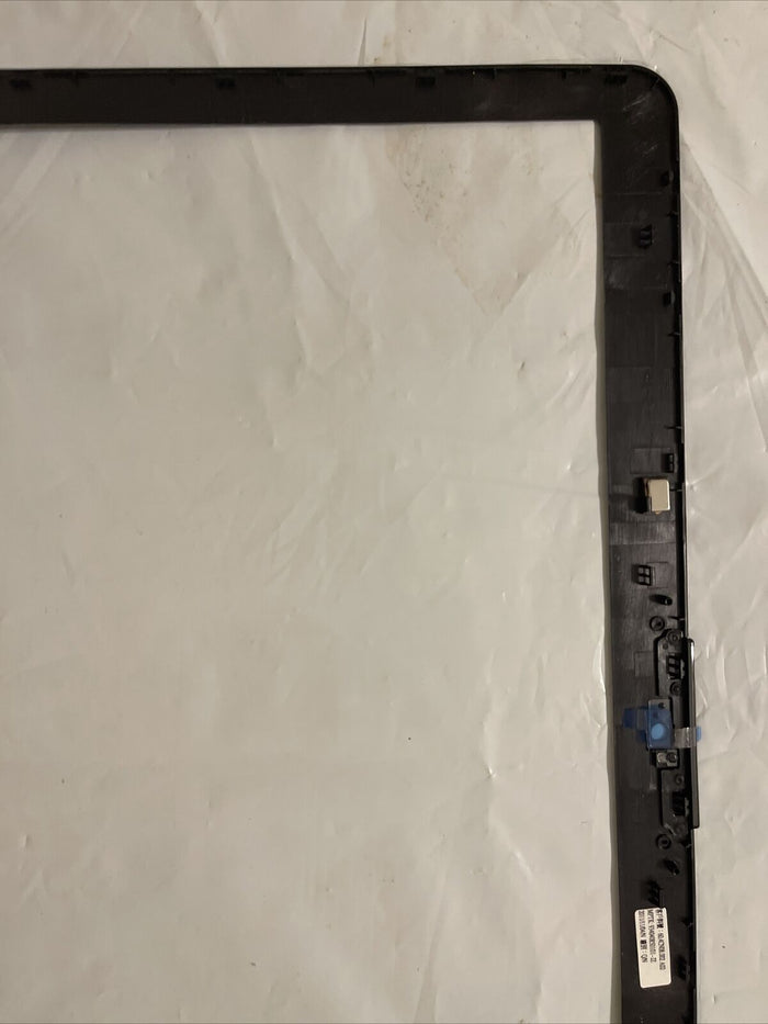 New Dell Inspiron 1750 17.3" Front LCD Bezel W/ Camera Space F662T 0F662T N1