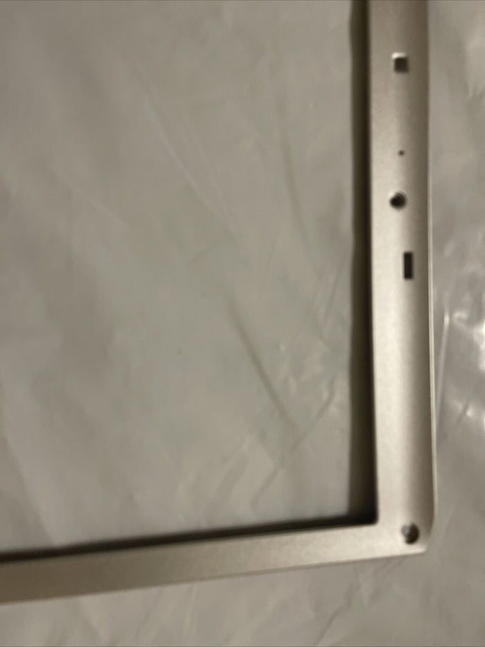 New Genuine Dell Inspiron 1720 1721 LCD Screen Front Trim Bezel PM619 0PM619