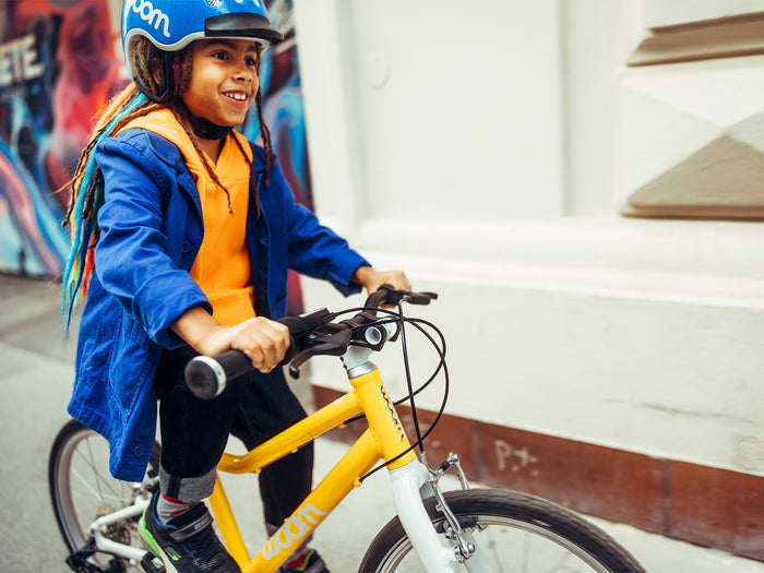 child riding Woom 4 yellow - bike club